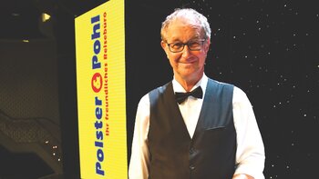Als Peter Kube mit viel schwarzem Humor und seinem Soloprogramm „Das Faultier im Dauerstress” auf der Bühne stand, blieb kaum ein Auge trocken.