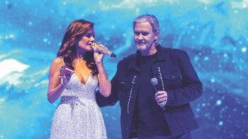 Die Superstars Andrea Berg und Johnny Logan sangen sie sich gemeinsam mit „Never Walk Alone“ in die Herzen des Publikums.