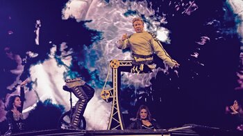 Peter Marvey, einer der weltbesten Magier, begeistert in über 30 Ländern auf fünf Kontinenten sein Publikum. Auch bei der Weihnachtsgala versetzte er die Gäste mit seinen spektakulären Großillusionen in Erstaunen.