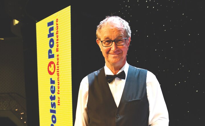 Als Peter Kube mit viel schwarzem Humor und seinem Soloprogramm „Das Faultier im Dauerstress” auf der Bühne stand, blieb kaum ein Auge trocken.