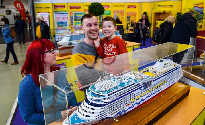 Fantastische Sonderangebote der großen Spitzenreedereien, eine originalgetreue AIDA-Schiffskabine sowie detailgetreue Schiffsmodelle weckten die Lust auf tolle Kreuzfahrten.