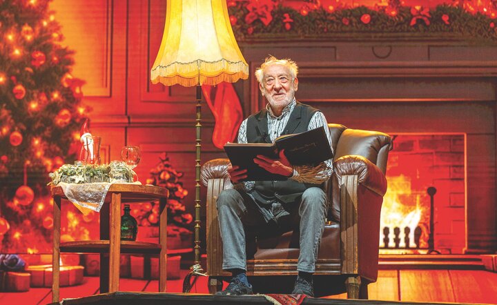Mit einer herrlich amüsanten Weihnachtsgeschichte brachte der großartige Schauspieler und Komiker Dieter „Didi“ Hallervorden das Publikum zum Lachen.