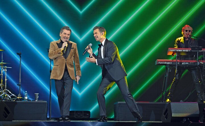 Mit ihrem Song „Sie sagte doch, sie liebt mich“ und zwei gemeinsamen Alben erstürmten Thomas Anders und Florian Silbereisen die deutschen Charts – und in der Arena Leipzig die Herzen des jubelnden Publikums.